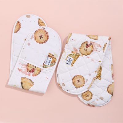 Überhandschuhe mit individuellen Stoffetiketten von supreme creations