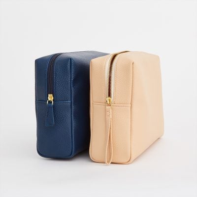 Personalisierte große Waschtasche aus veganem Leder